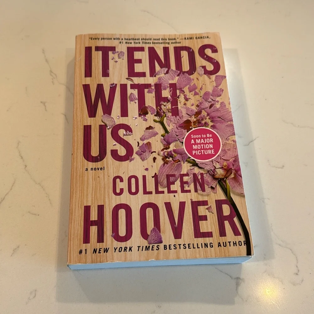 It Ends With Us by Colleen Hoover - Picture 2 of 4